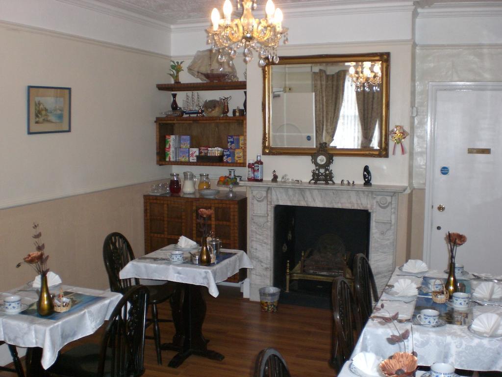 Melville Lodge Gatwick 霍利 外观 照片