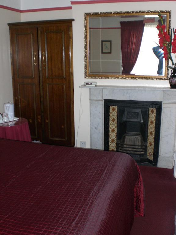 Melville Lodge Gatwick 霍利 外观 照片