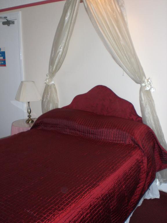 Melville Lodge Gatwick 霍利 外观 照片