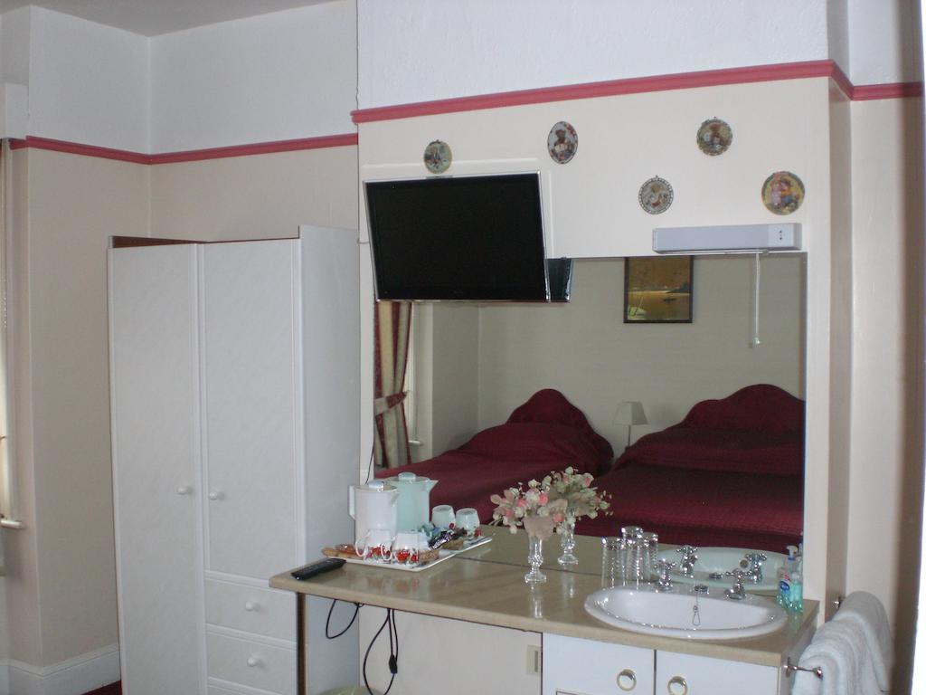 Melville Lodge Gatwick 霍利 客房 照片