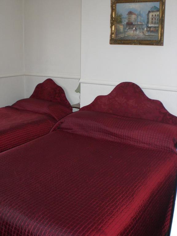 Melville Lodge Gatwick 霍利 客房 照片
