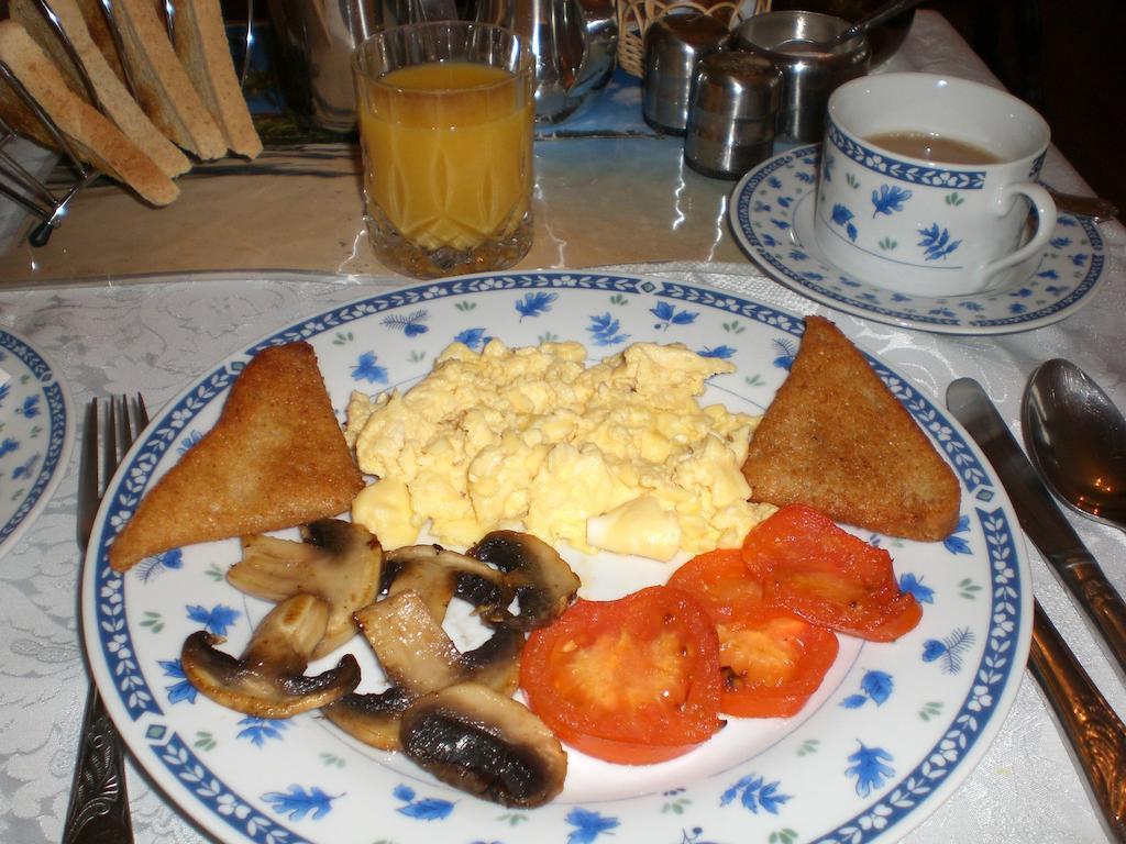 Melville Lodge Gatwick 霍利 外观 照片