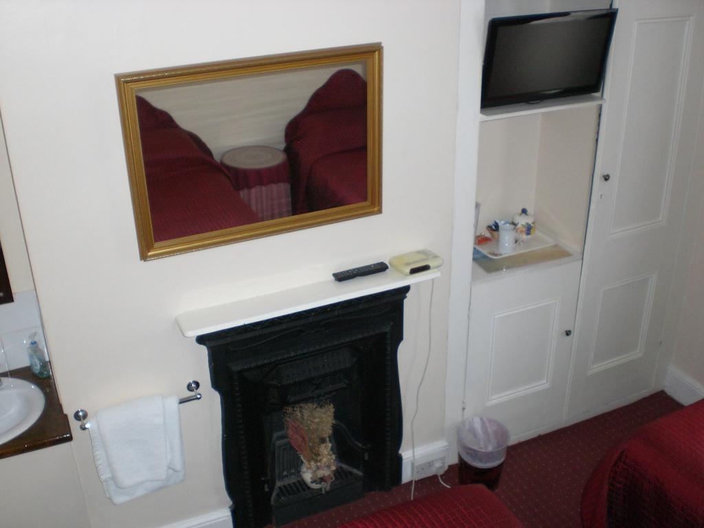 Melville Lodge Gatwick 霍利 客房 照片