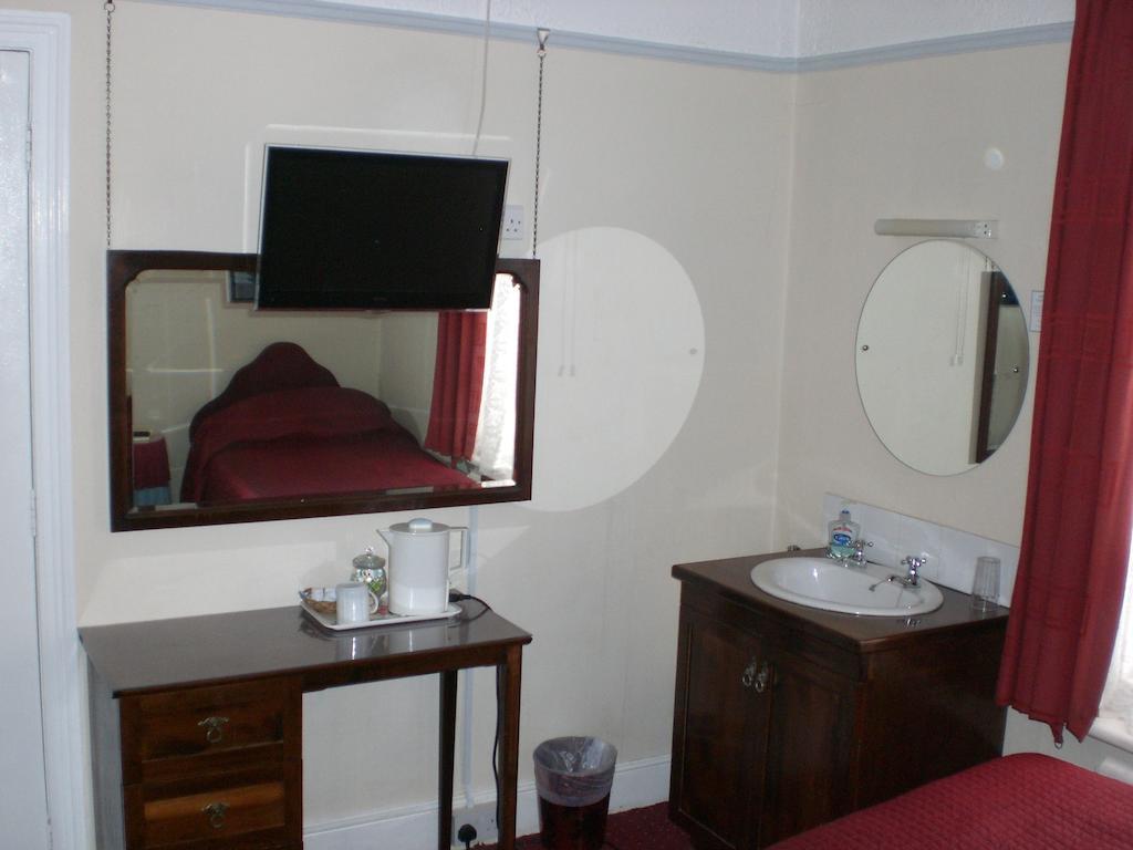 Melville Lodge Gatwick 霍利 外观 照片
