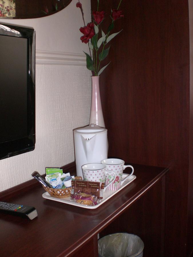 Melville Lodge Gatwick 霍利 客房 照片